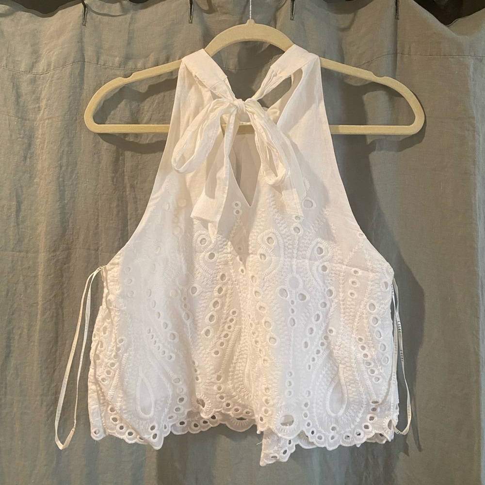 Small Essue top. Bow in back